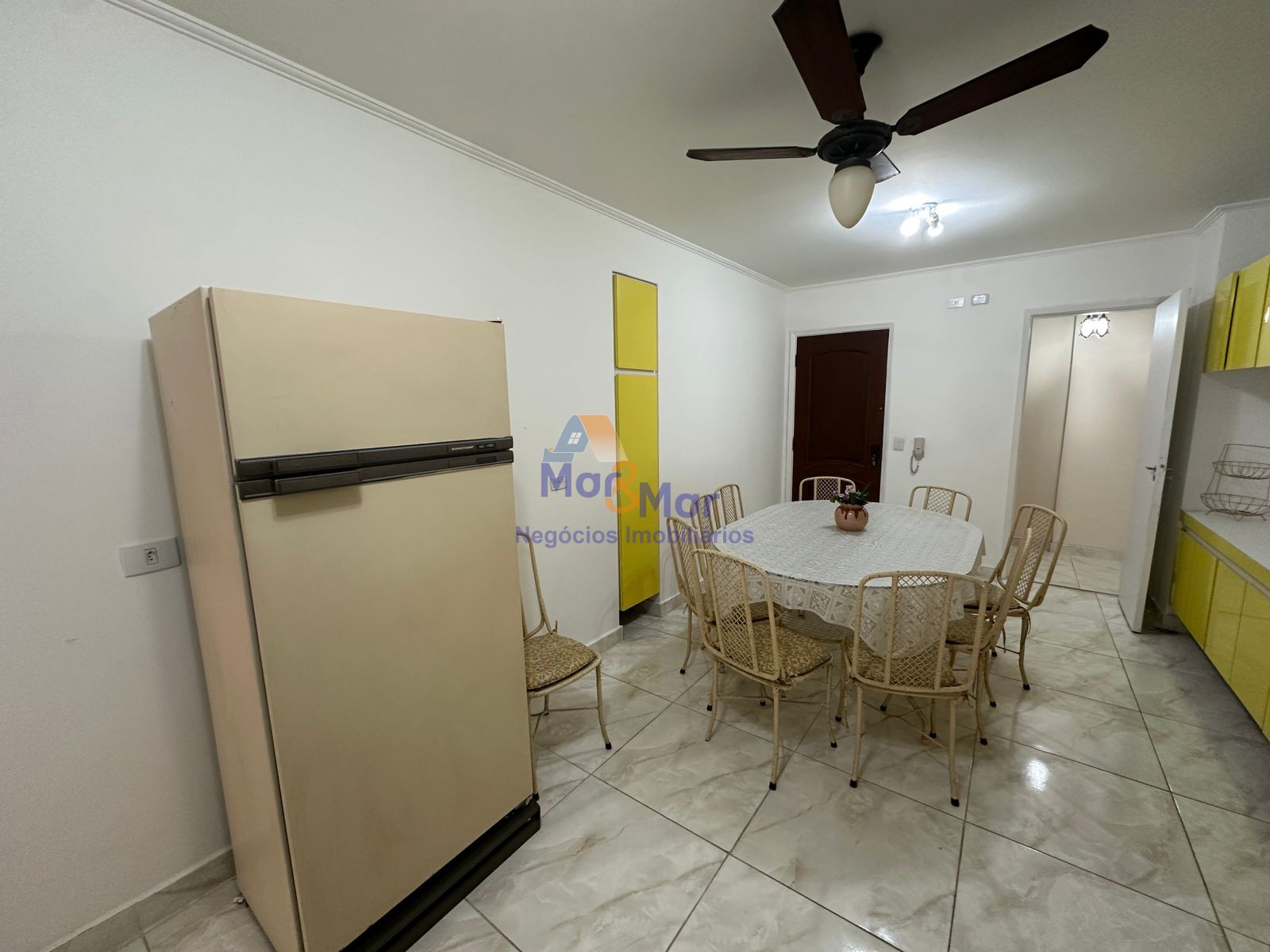 Apartamento na Praia das Pitangueiras, Guarujá - SP