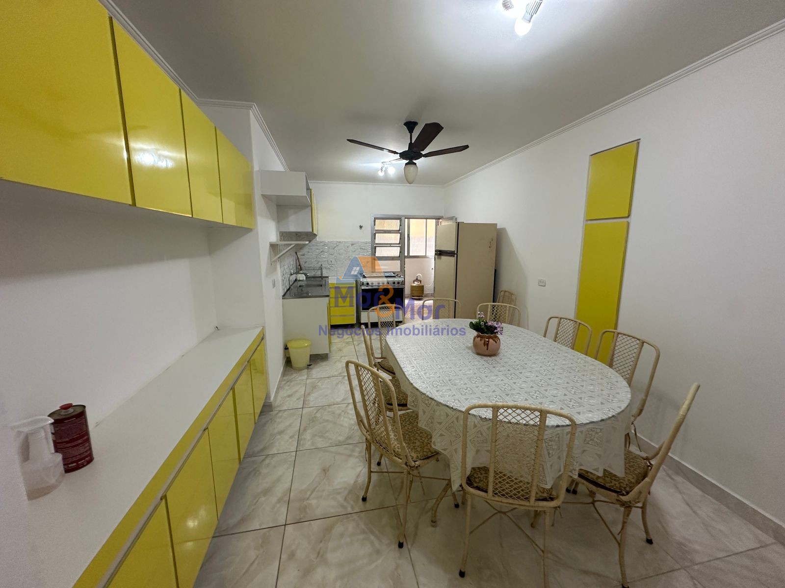 Apartamento na Praia das Pitangueiras, Guarujá - SP
