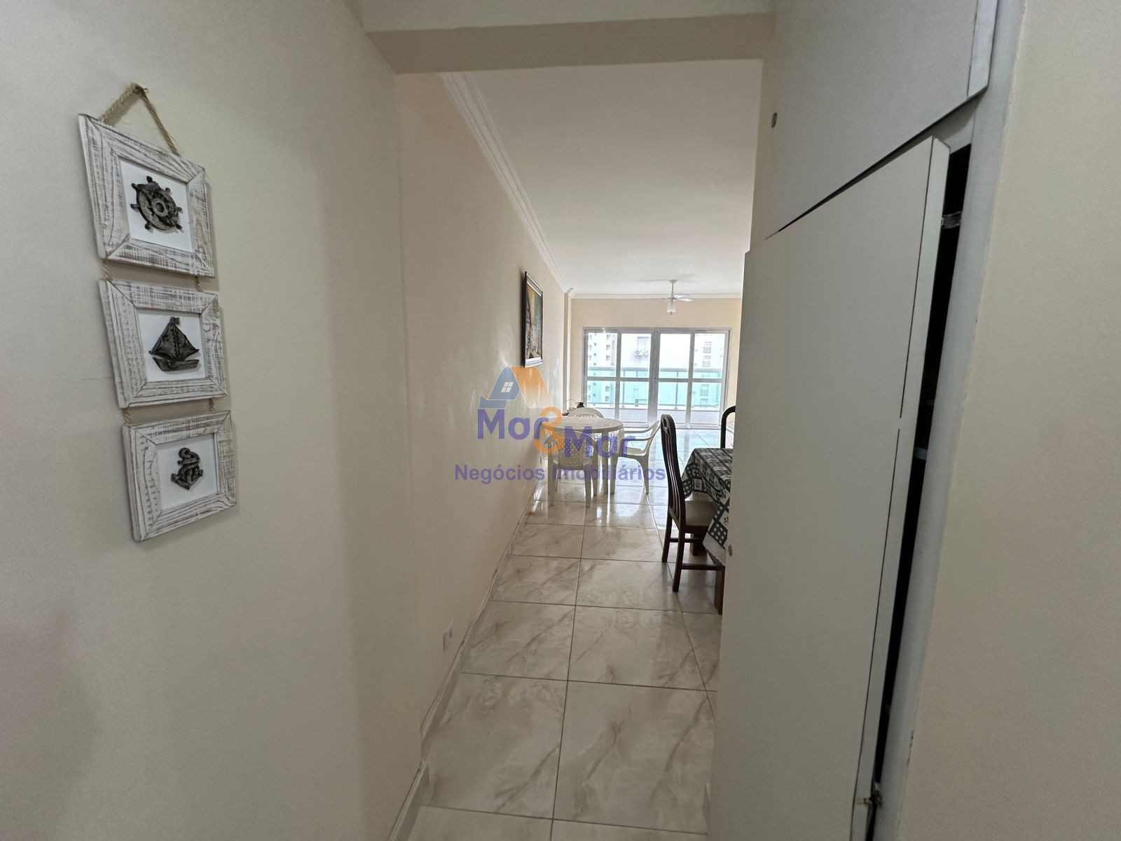 Apartamento na Praia das Pitangueiras, Guarujá - SP