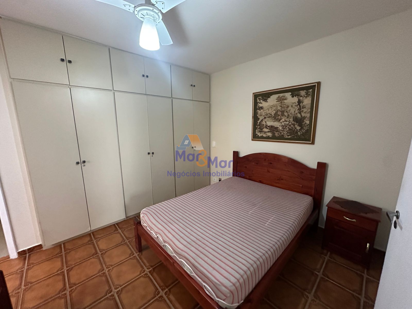 Apartamento na Praia das Pitangueiras, Guarujá - SP