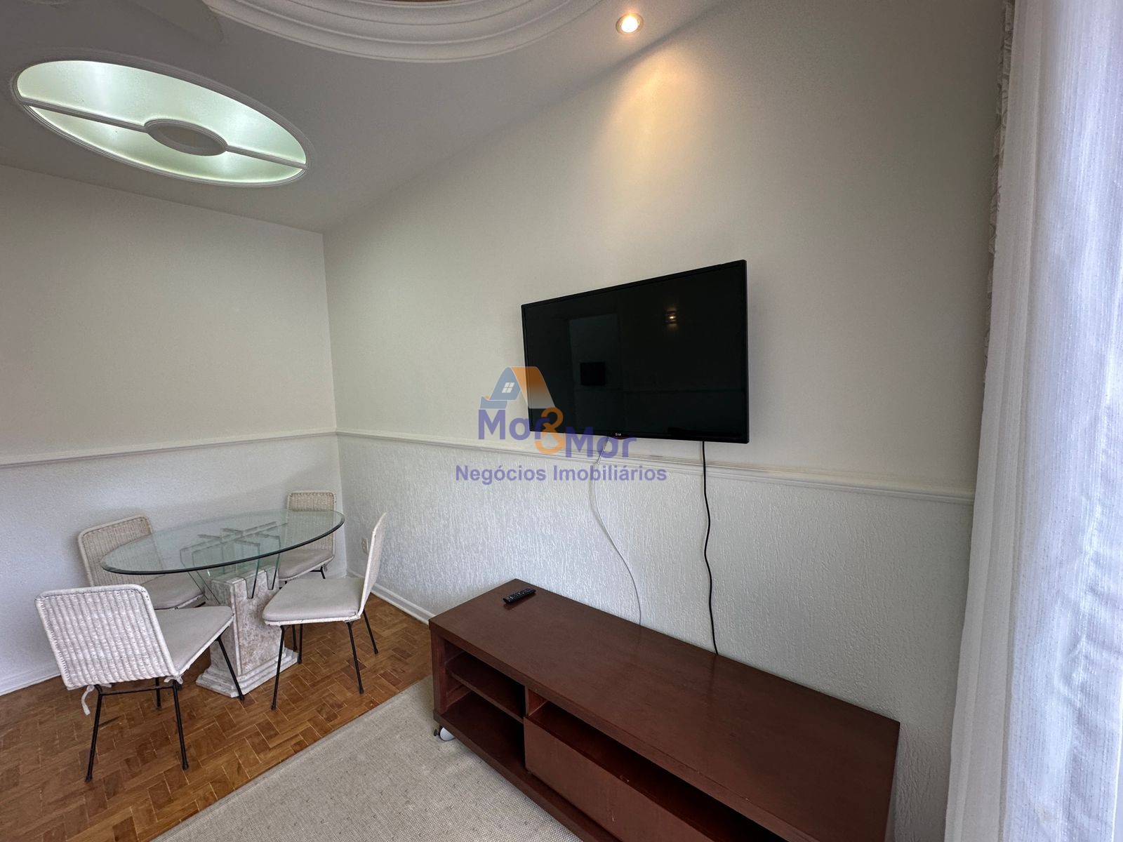 Apartamento na Praia das Pitangueiras, Guarujá - SP