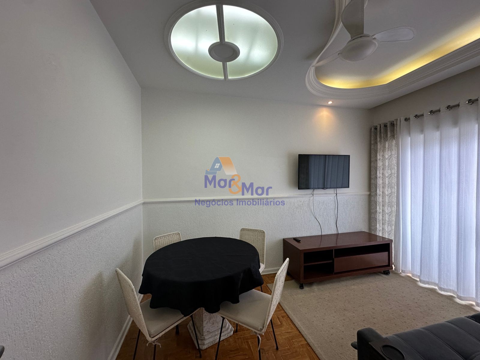 Apartamento na Praia das Pitangueiras, Guarujá - SP