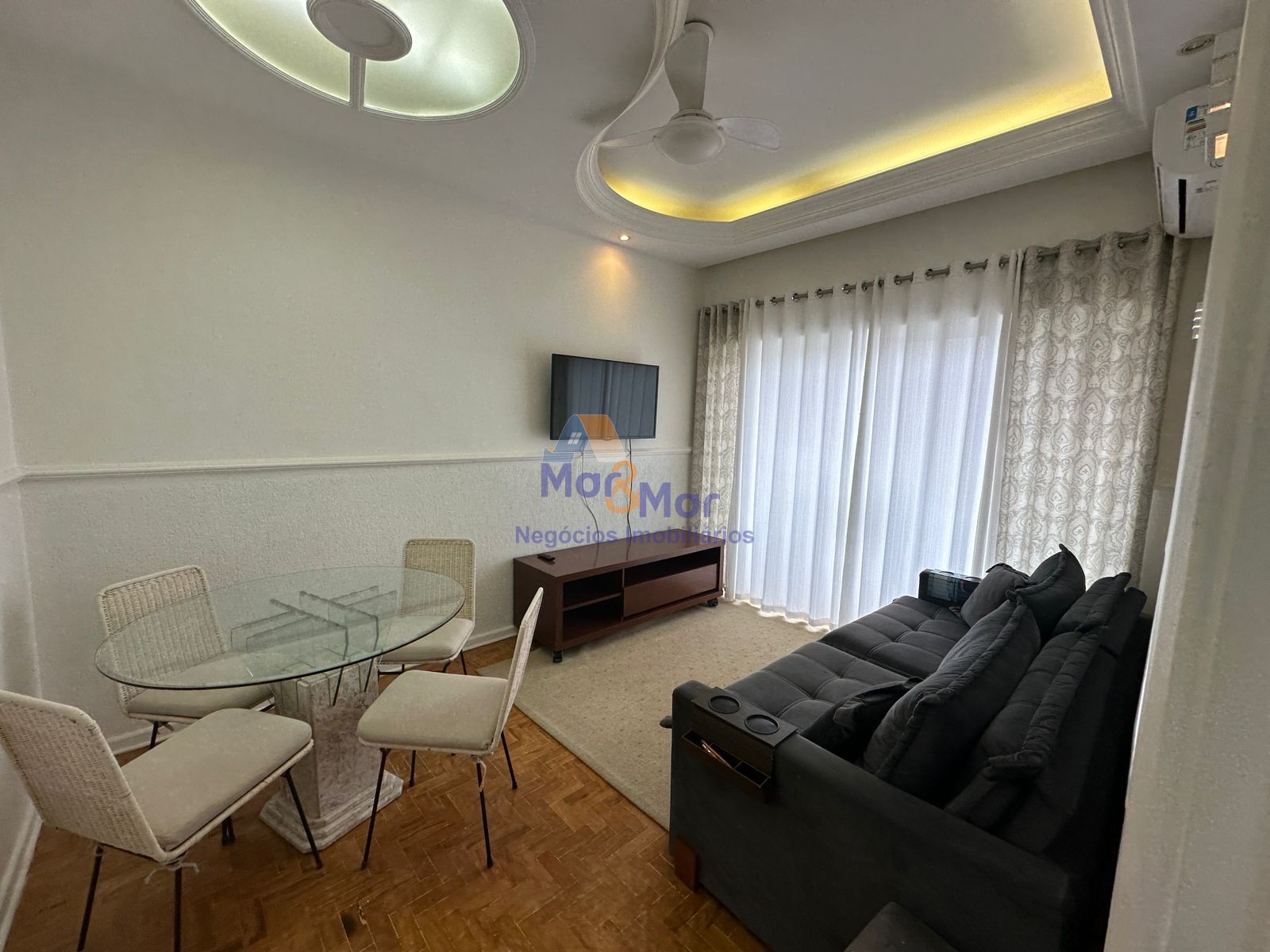 Apartamento na Praia das Pitangueiras, Guarujá - SP