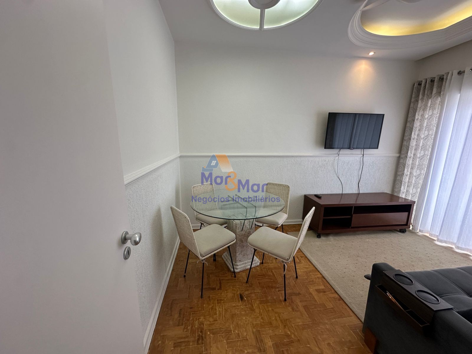 Apartamento na Praia das Pitangueiras, Guarujá - SP