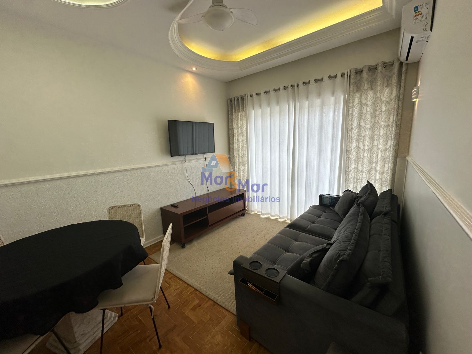 Apartamento na Praia das Pitangueiras, Guarujá - SP