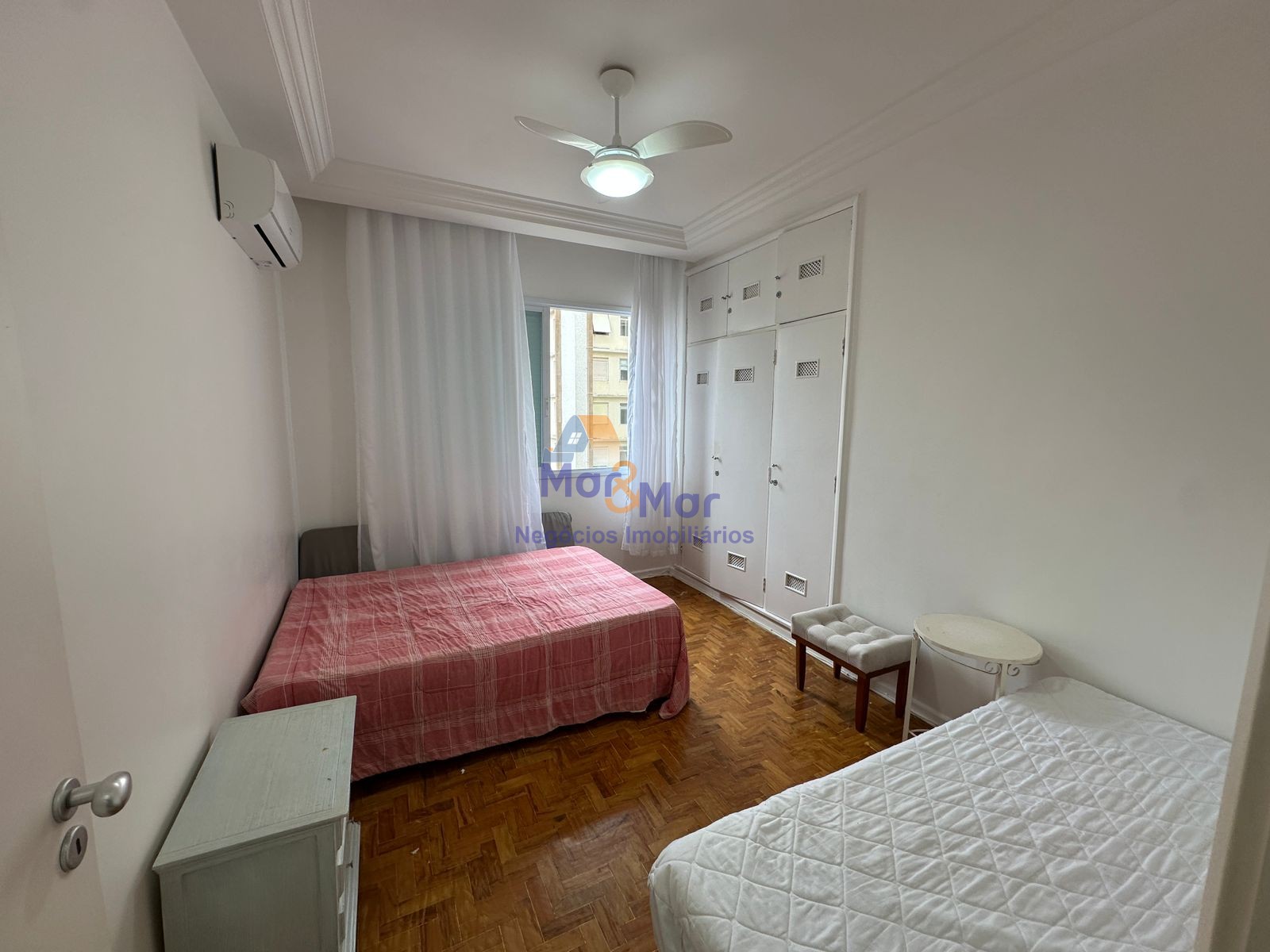 Apartamento na Praia das Pitangueiras, Guarujá - SP