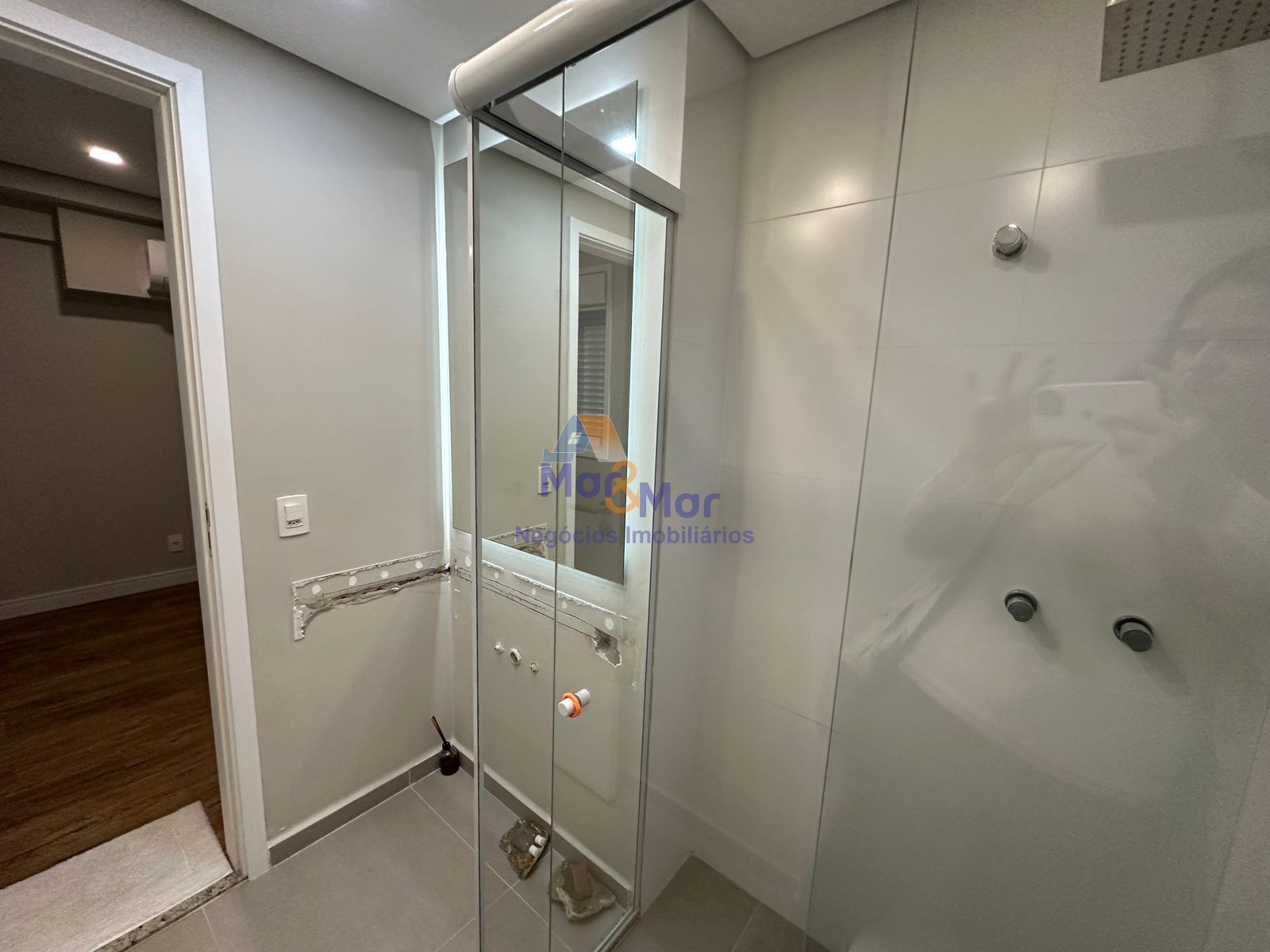 Apartamento na Praia das Pitangueiras, Guarujá - SP