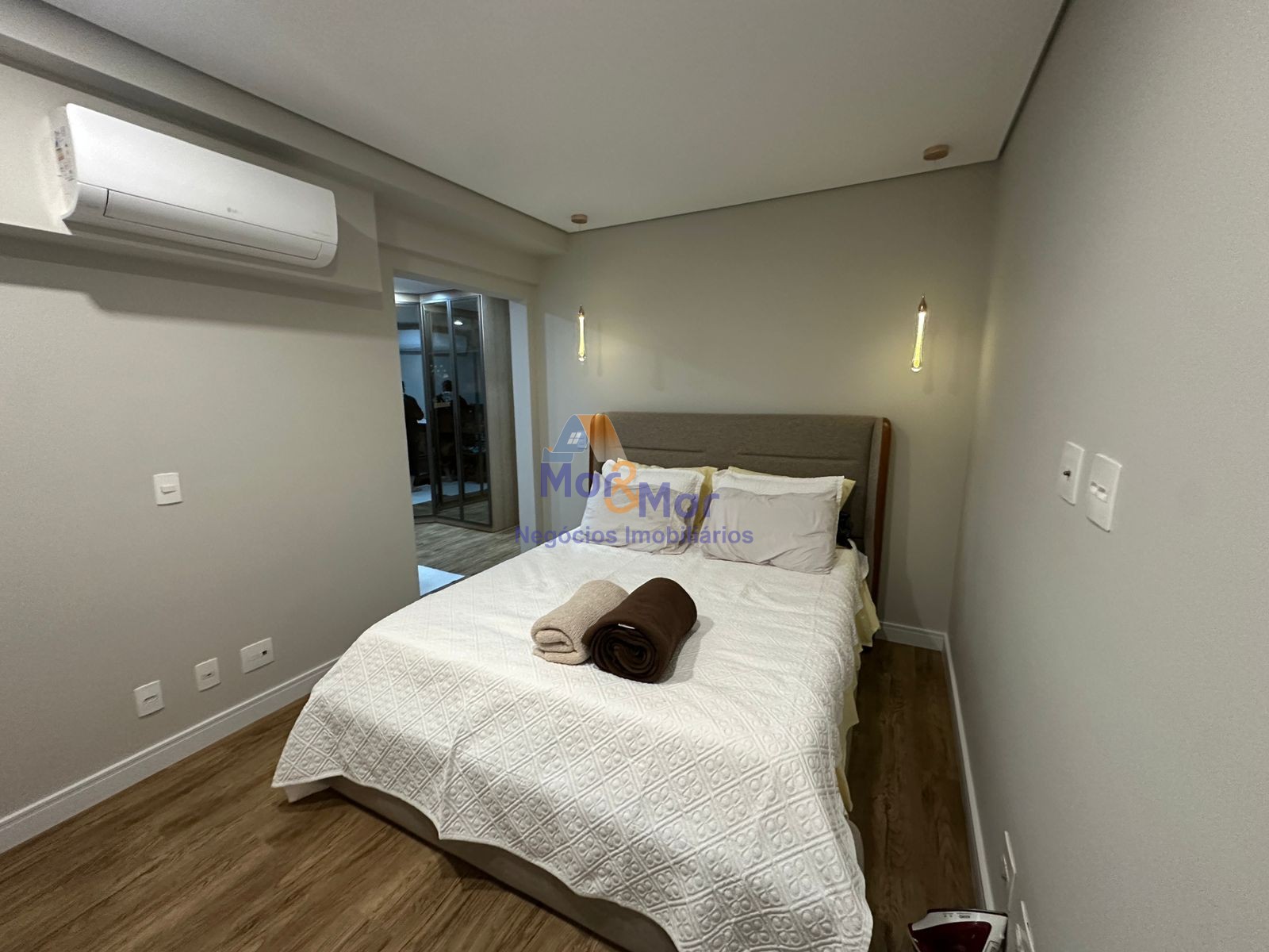 Apartamento na Praia das Pitangueiras, Guarujá - SP