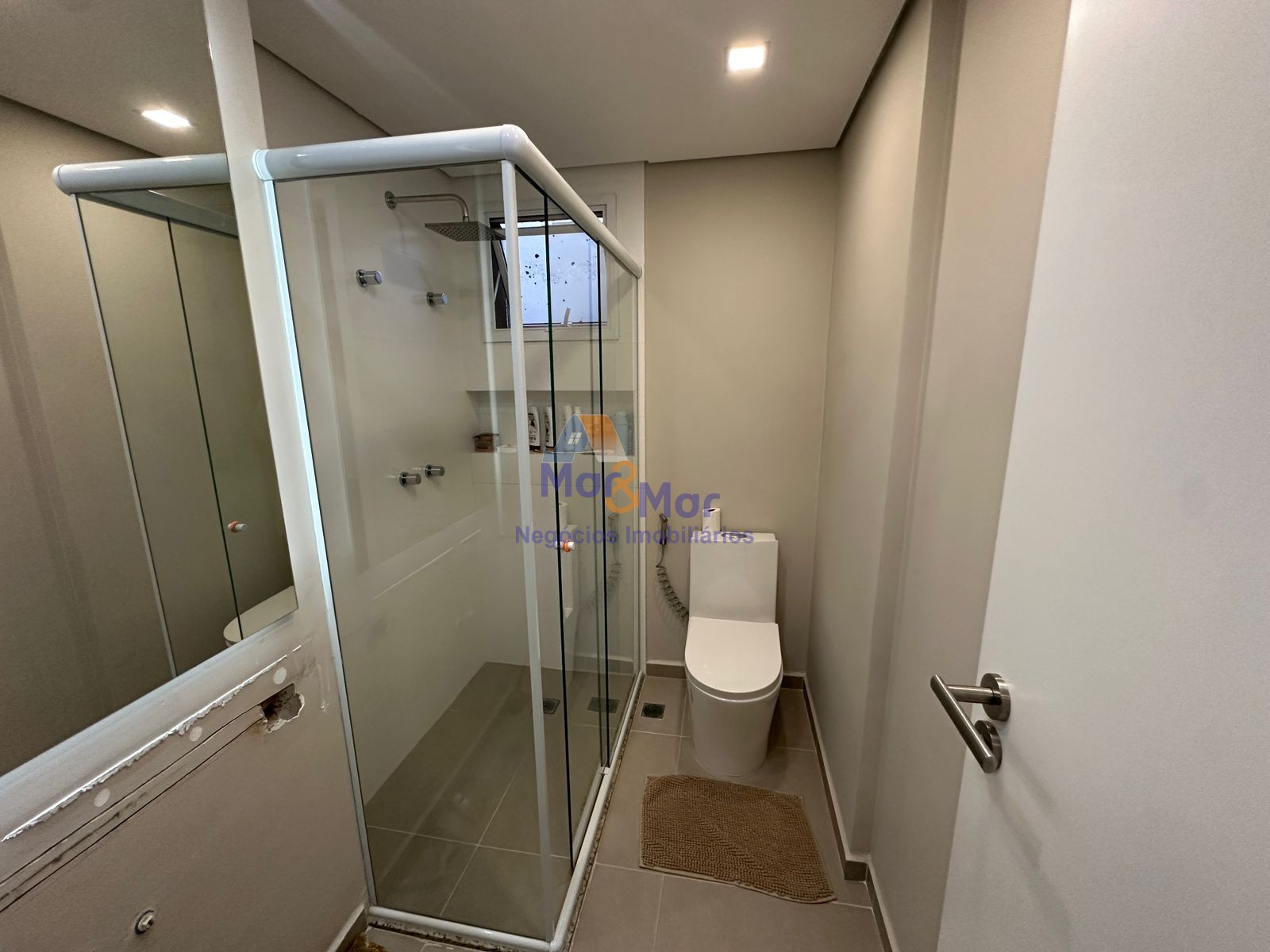 Apartamento na Praia das Pitangueiras, Guarujá - SP