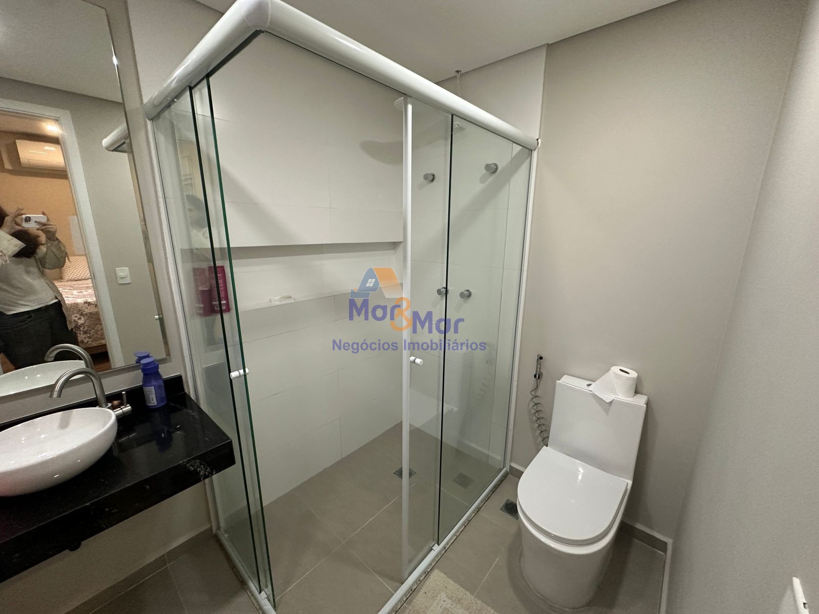 Apartamento na Praia das Pitangueiras, Guarujá - SP