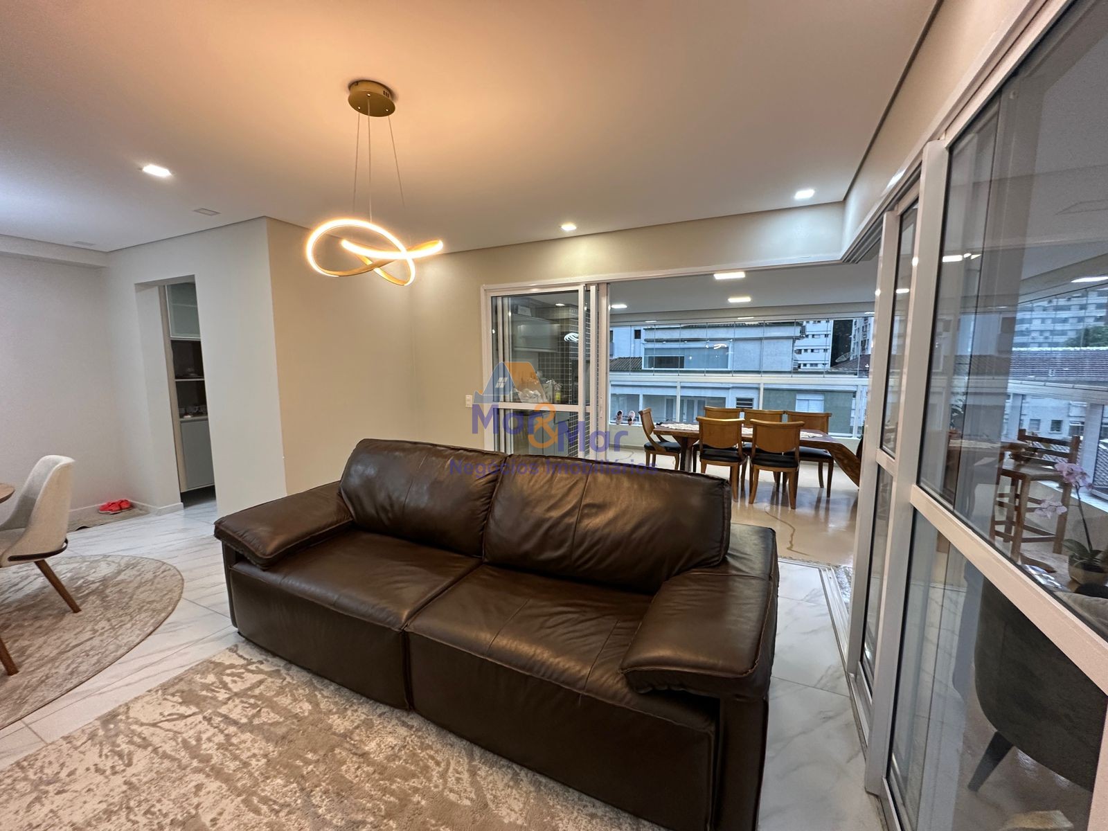 Apartamento na Praia das Pitangueiras, Guarujá - SP