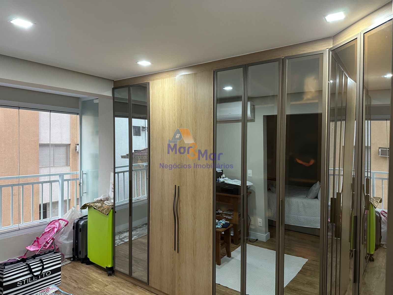 Apartamento na Praia das Pitangueiras, Guarujá - SP