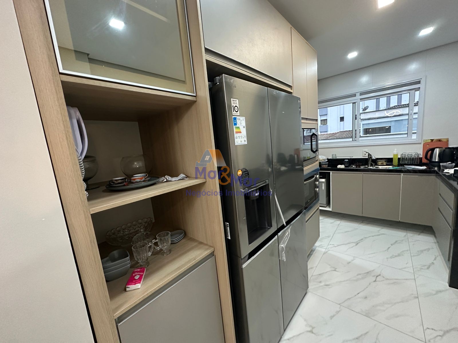 Apartamento na Praia das Pitangueiras, Guarujá - SP