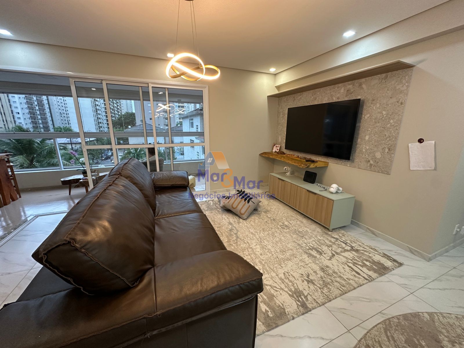 Apartamento na Praia das Pitangueiras, Guarujá - SP