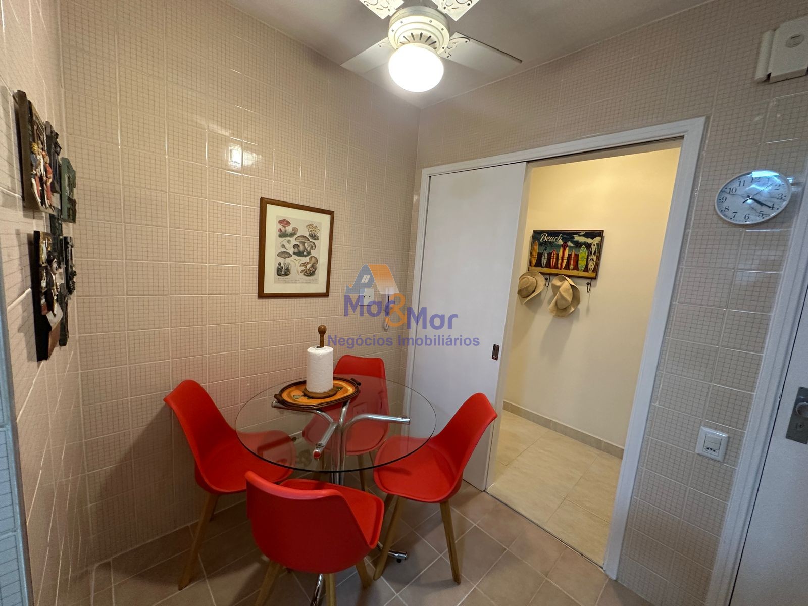 Apartamento na Praia das Pitangueiras, Guarujá - SP