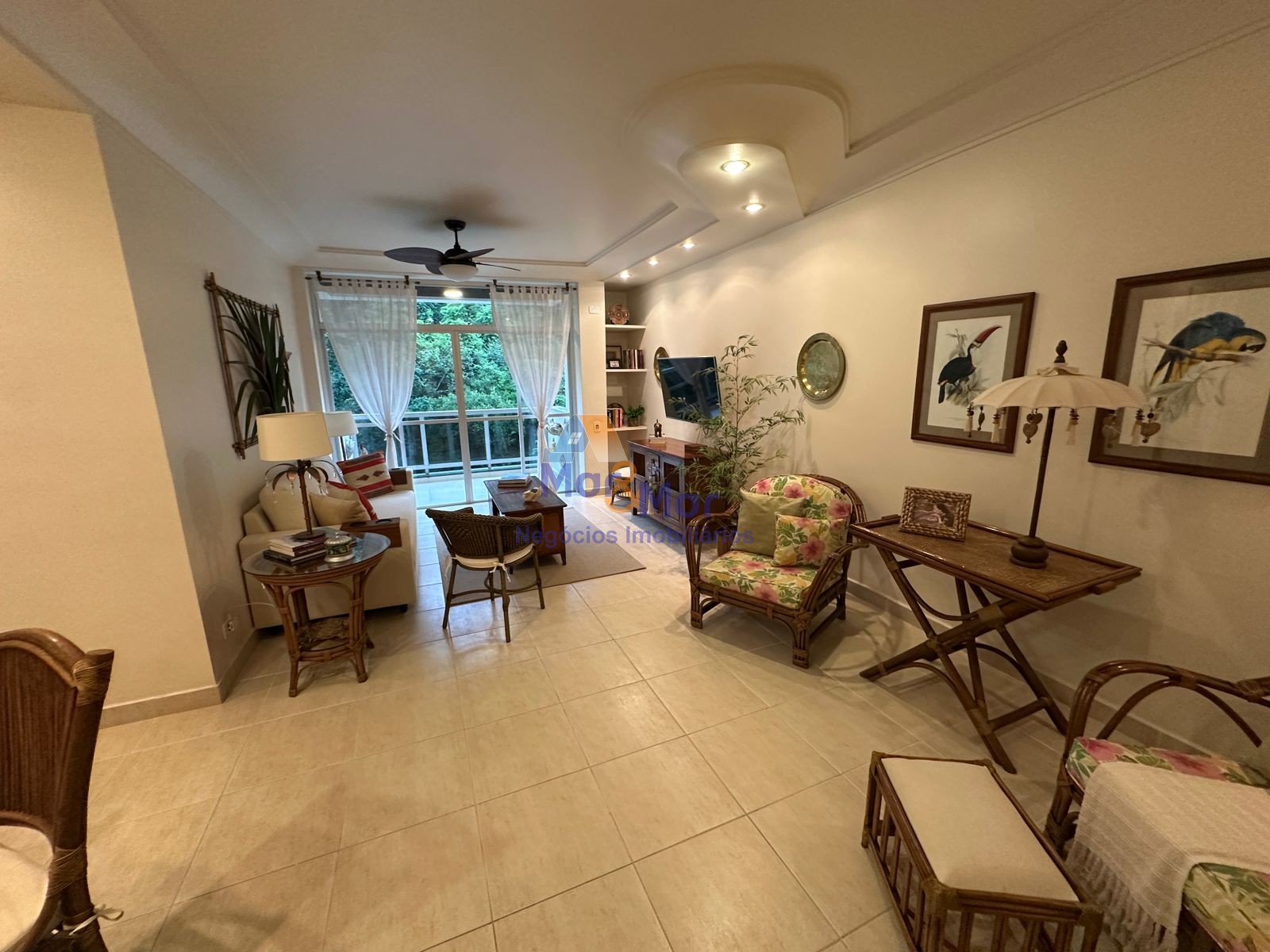 Apartamento na Praia das Pitangueiras, Guarujá - SP