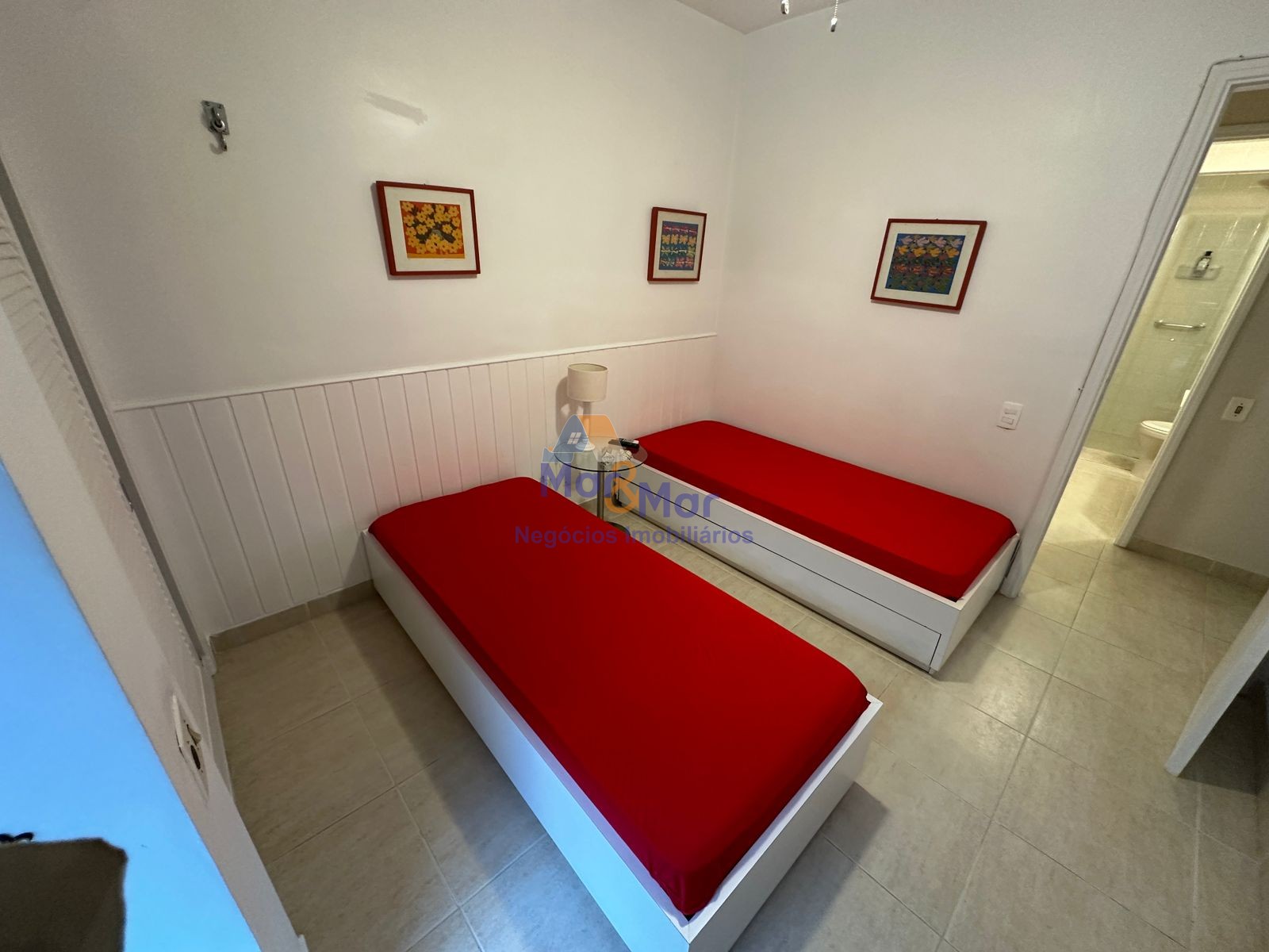 Apartamento na Praia das Pitangueiras, Guarujá - SP