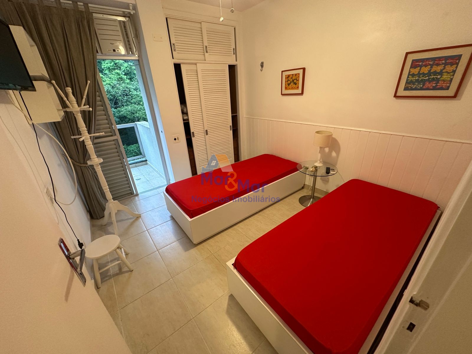 Apartamento na Praia das Pitangueiras, Guarujá - SP
