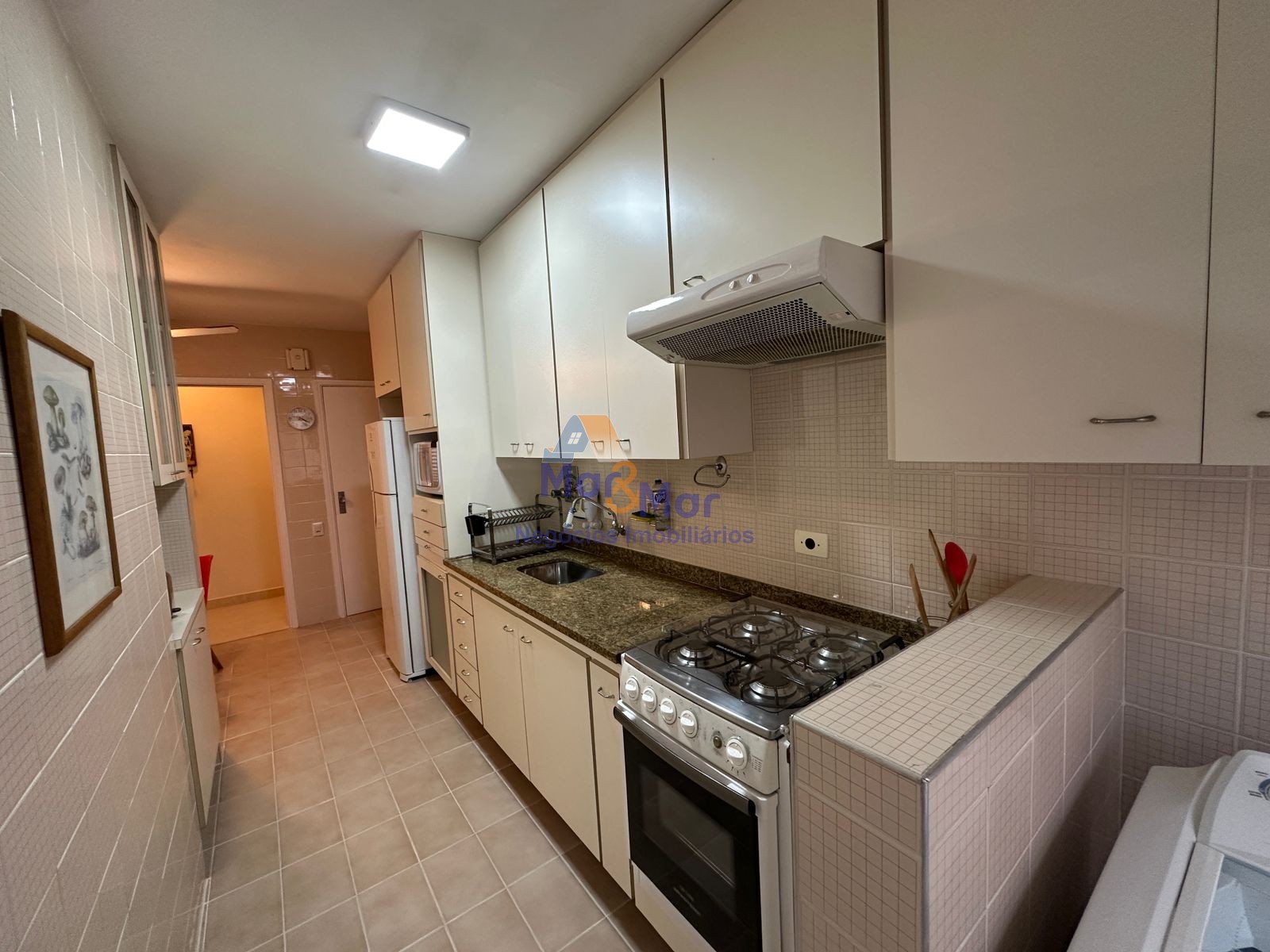 Apartamento na Praia das Pitangueiras, Guarujá - SP