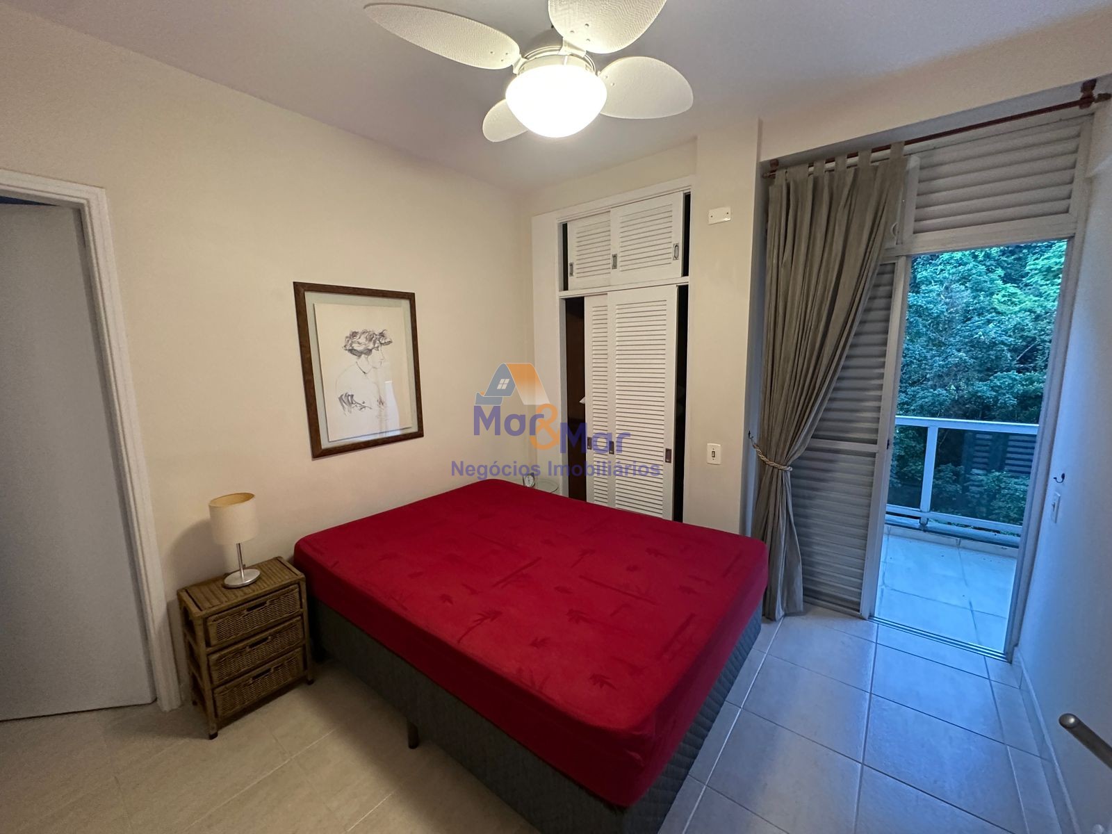 Apartamento na Praia das Pitangueiras, Guarujá - SP