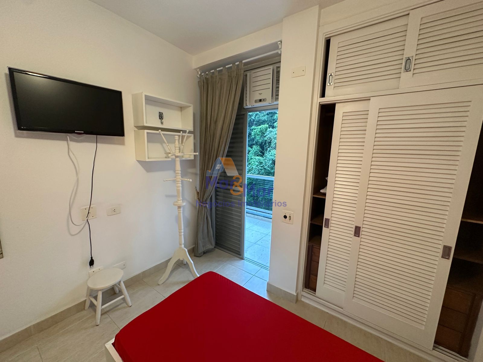 Apartamento na Praia das Pitangueiras, Guarujá - SP