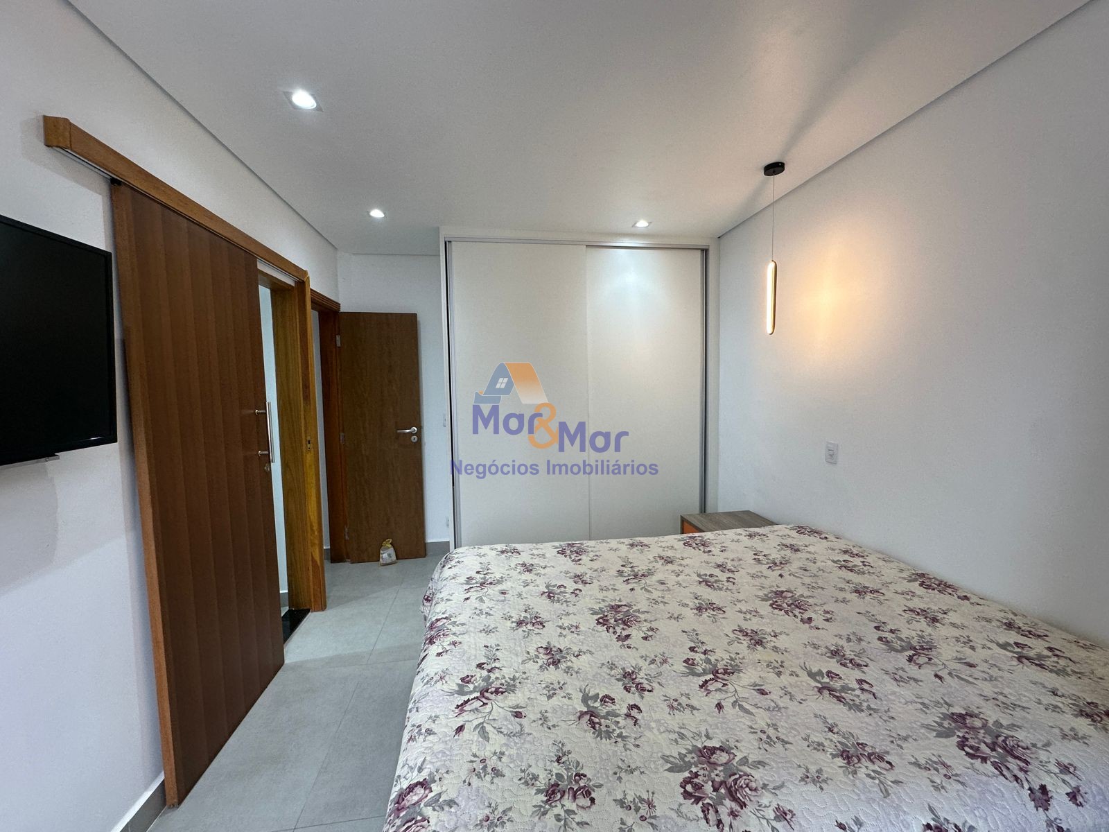 Apartamento na Praia das Pitangueiras, Guarujá - SP