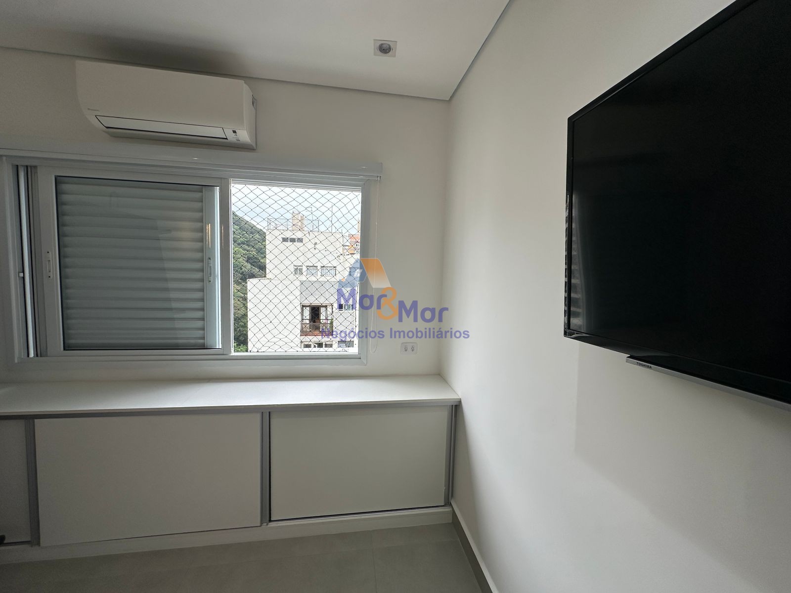 Apartamento na Praia das Pitangueiras, Guarujá - SP