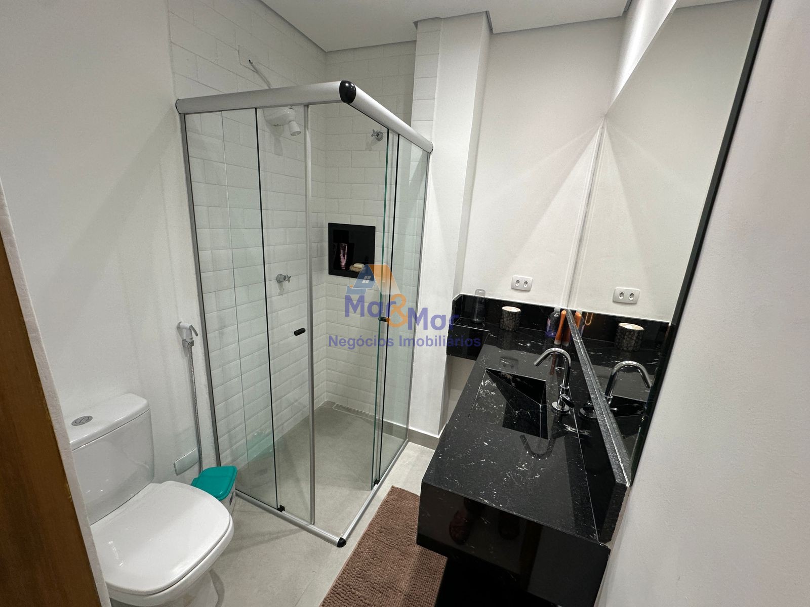 Apartamento na Praia das Pitangueiras, Guarujá - SP
