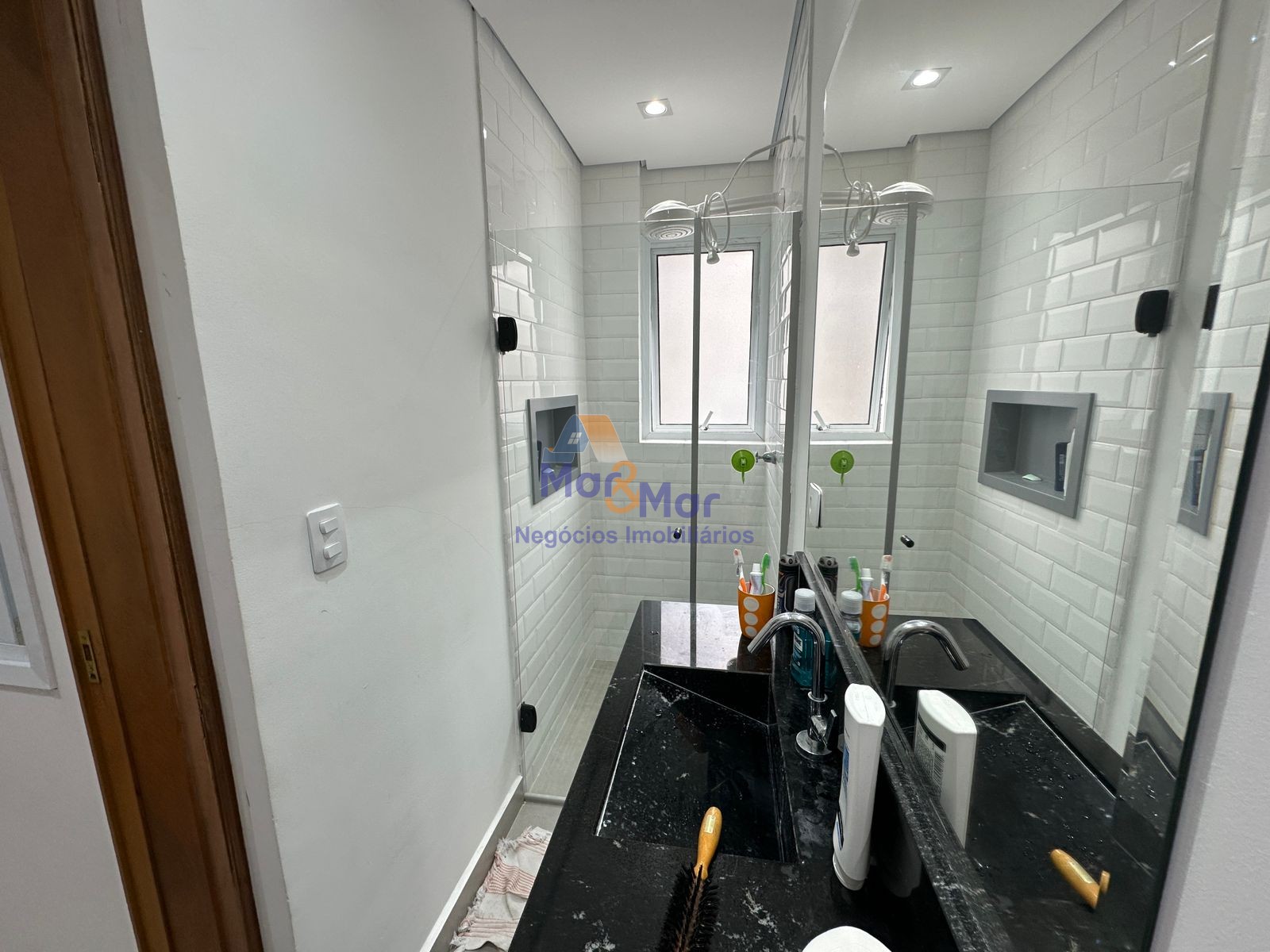 Apartamento na Praia das Pitangueiras, Guarujá - SP