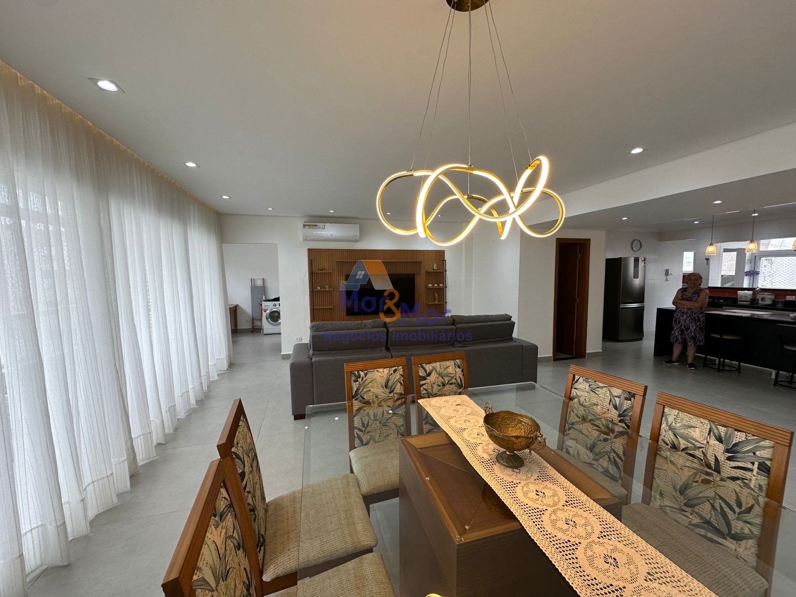 Apartamento na Praia das Pitangueiras, Guarujá - SP