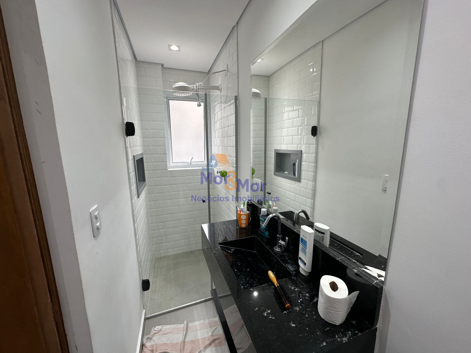 Apartamento na Praia das Pitangueiras, Guarujá - SP