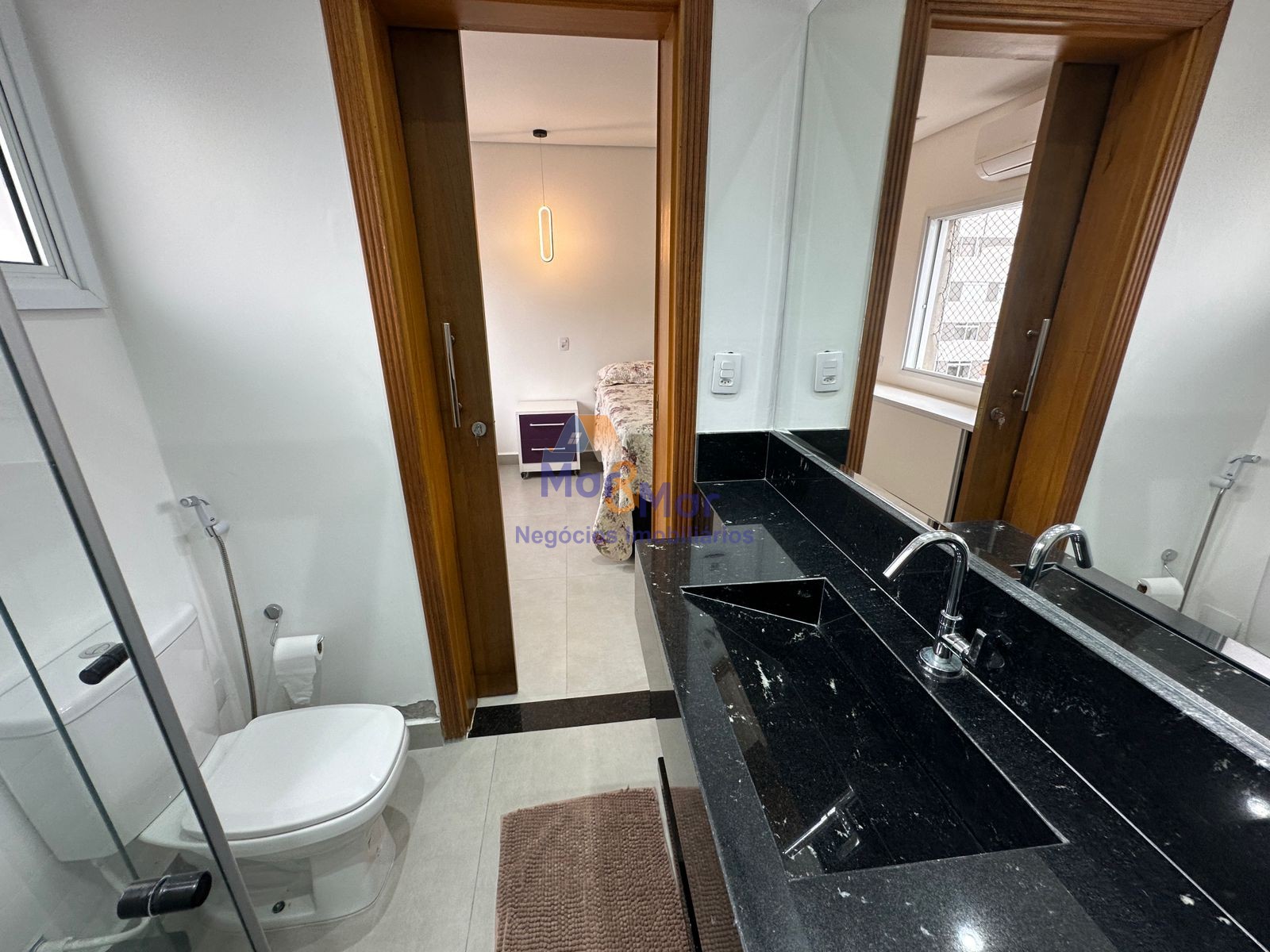 Apartamento na Praia das Pitangueiras, Guarujá - SP