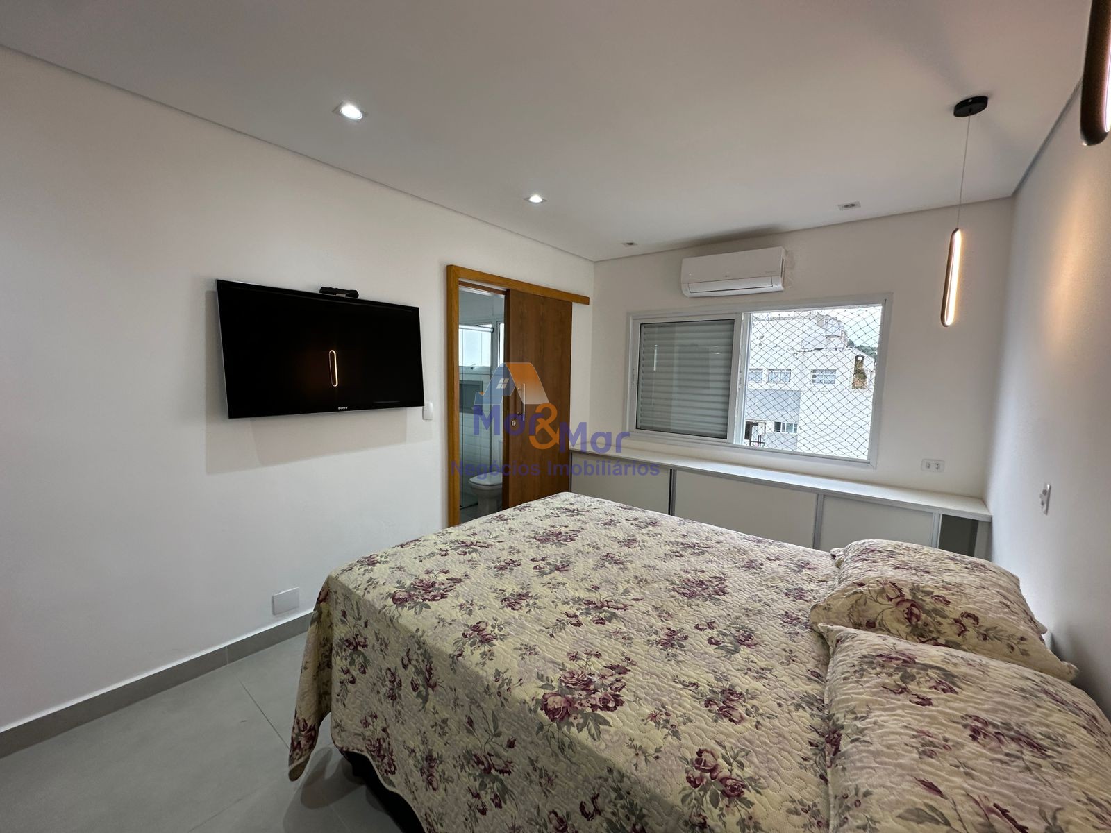 Apartamento na Praia das Pitangueiras, Guarujá - SP