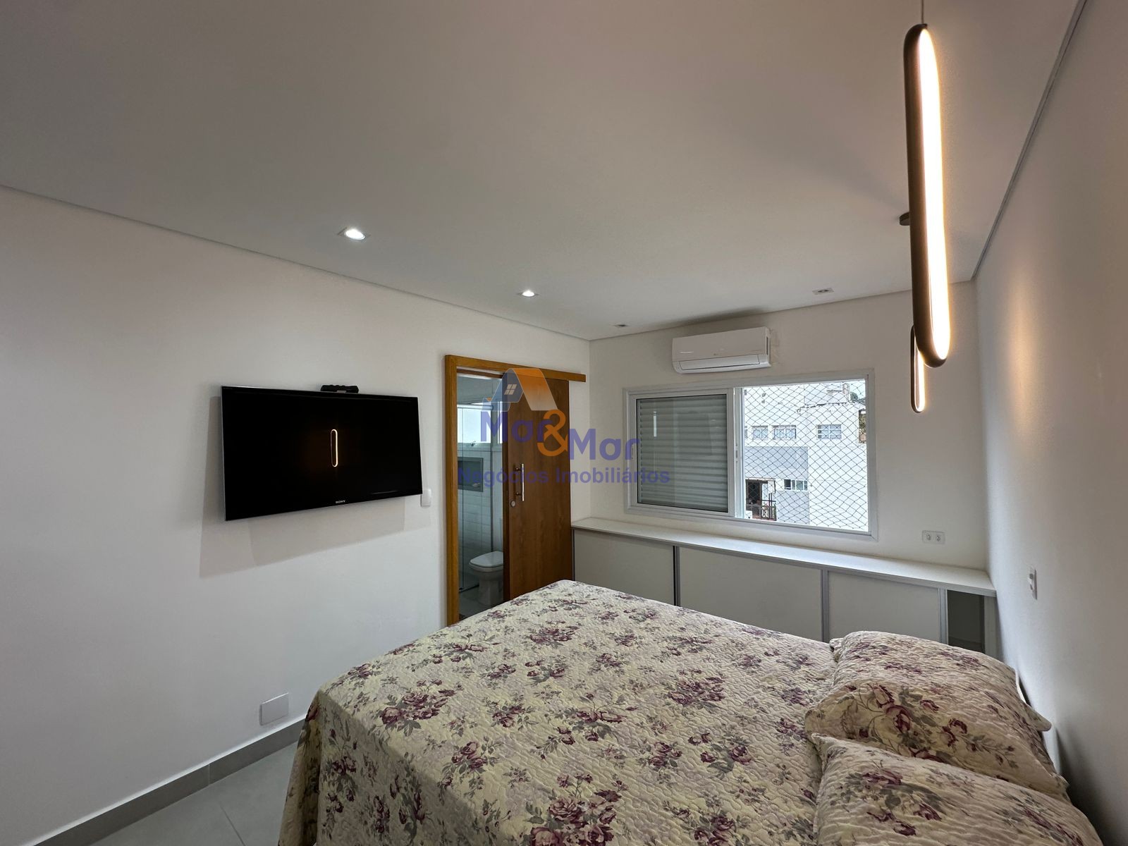 Apartamento na Praia das Pitangueiras, Guarujá - SP