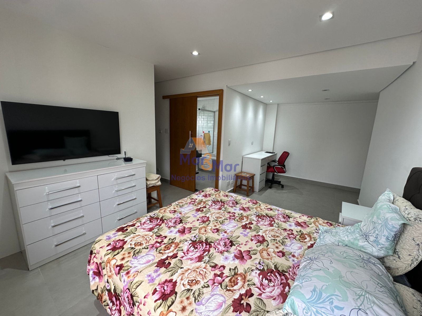 Apartamento na Praia das Pitangueiras, Guarujá - SP
