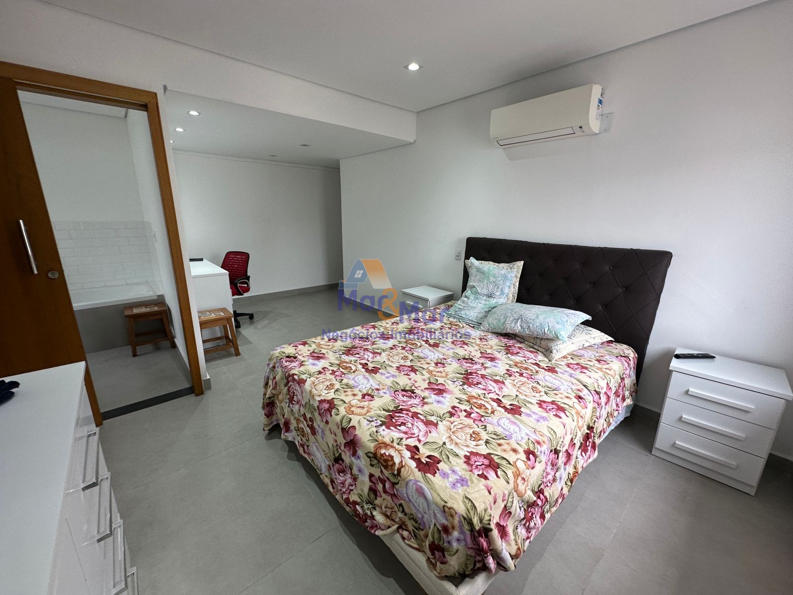 Apartamento na Praia das Pitangueiras, Guarujá - SP