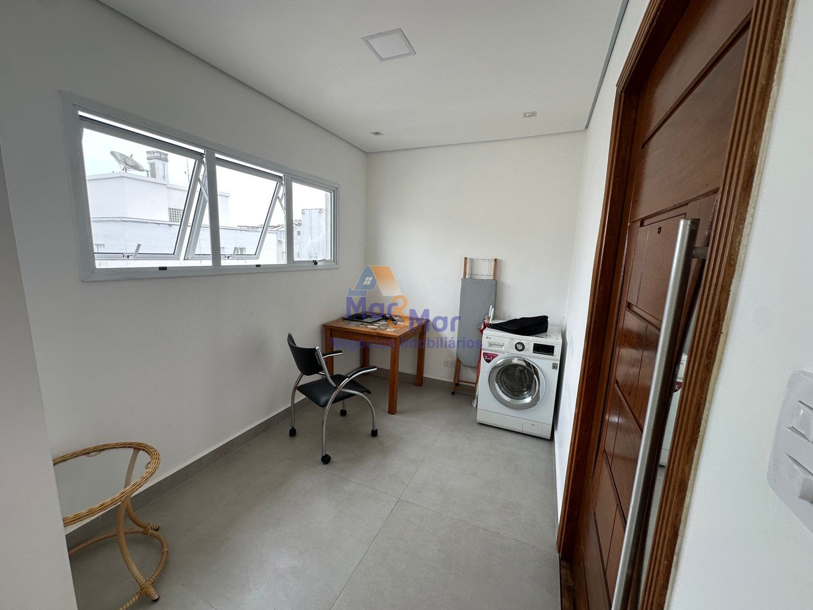 Apartamento na Praia das Pitangueiras, Guarujá - SP