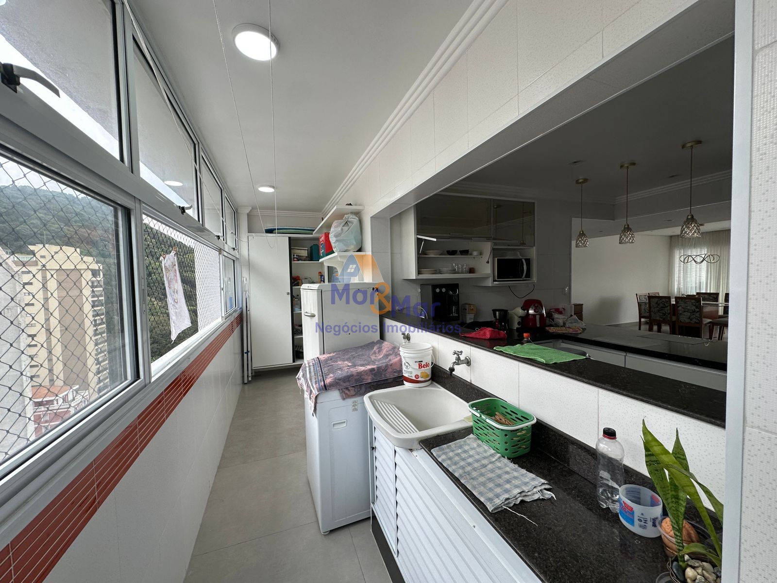 Apartamento na Praia das Pitangueiras, Guarujá - SP