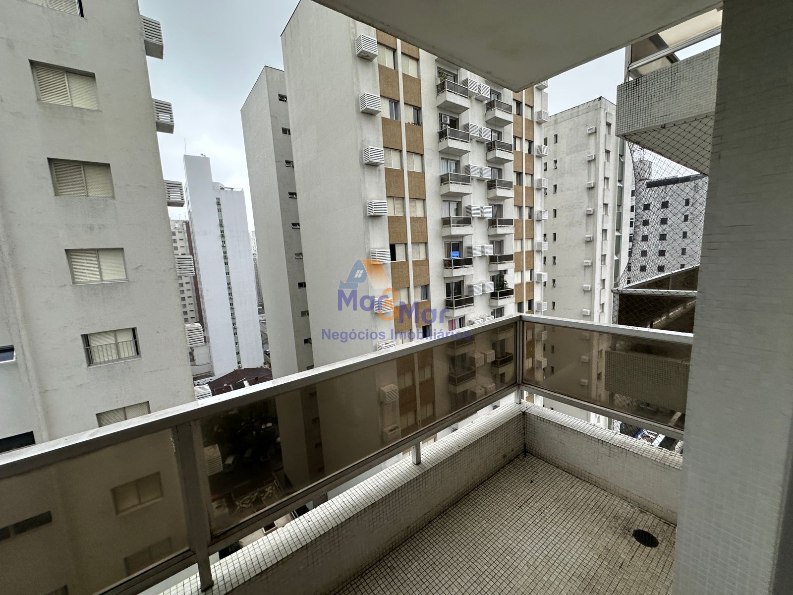 Apartamento na Praia das Pitangueiras, Guarujá - SP