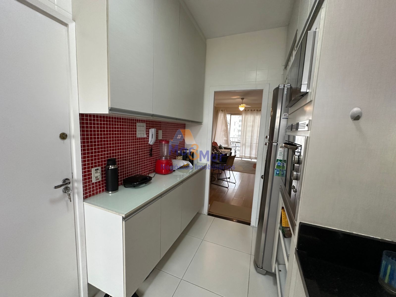 Apartamento na Praia das Pitangueiras, Guarujá - SP