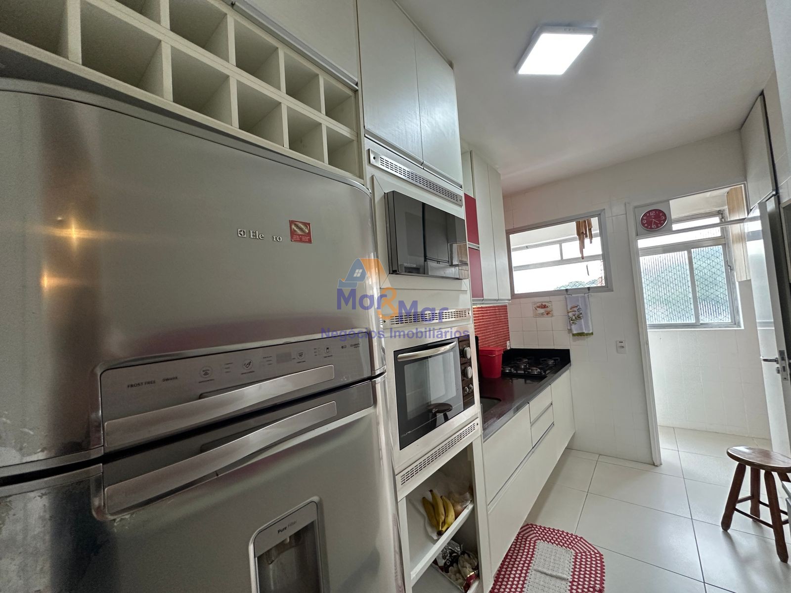 Apartamento na Praia das Pitangueiras, Guarujá - SP