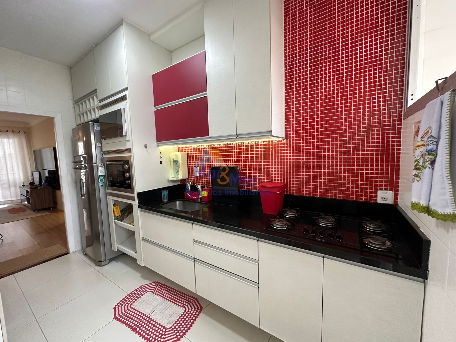 Apartamento na Praia das Pitangueiras, Guarujá - SP