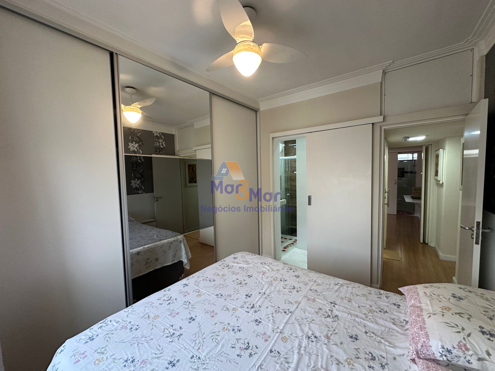 Apartamento na Praia das Pitangueiras, Guarujá - SP