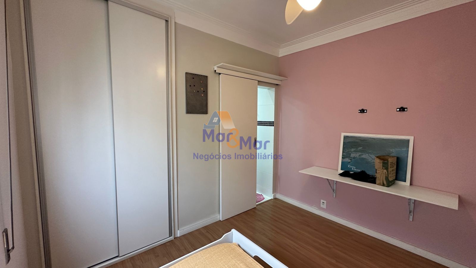 Apartamento na Praia das Pitangueiras, Guarujá - SP