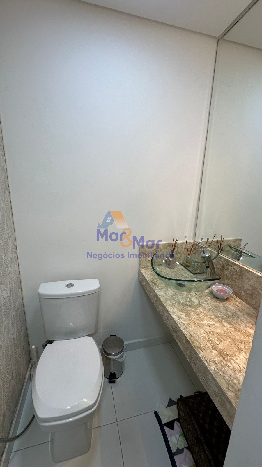 Apartamento na Praia das Pitangueiras, Guarujá - SP