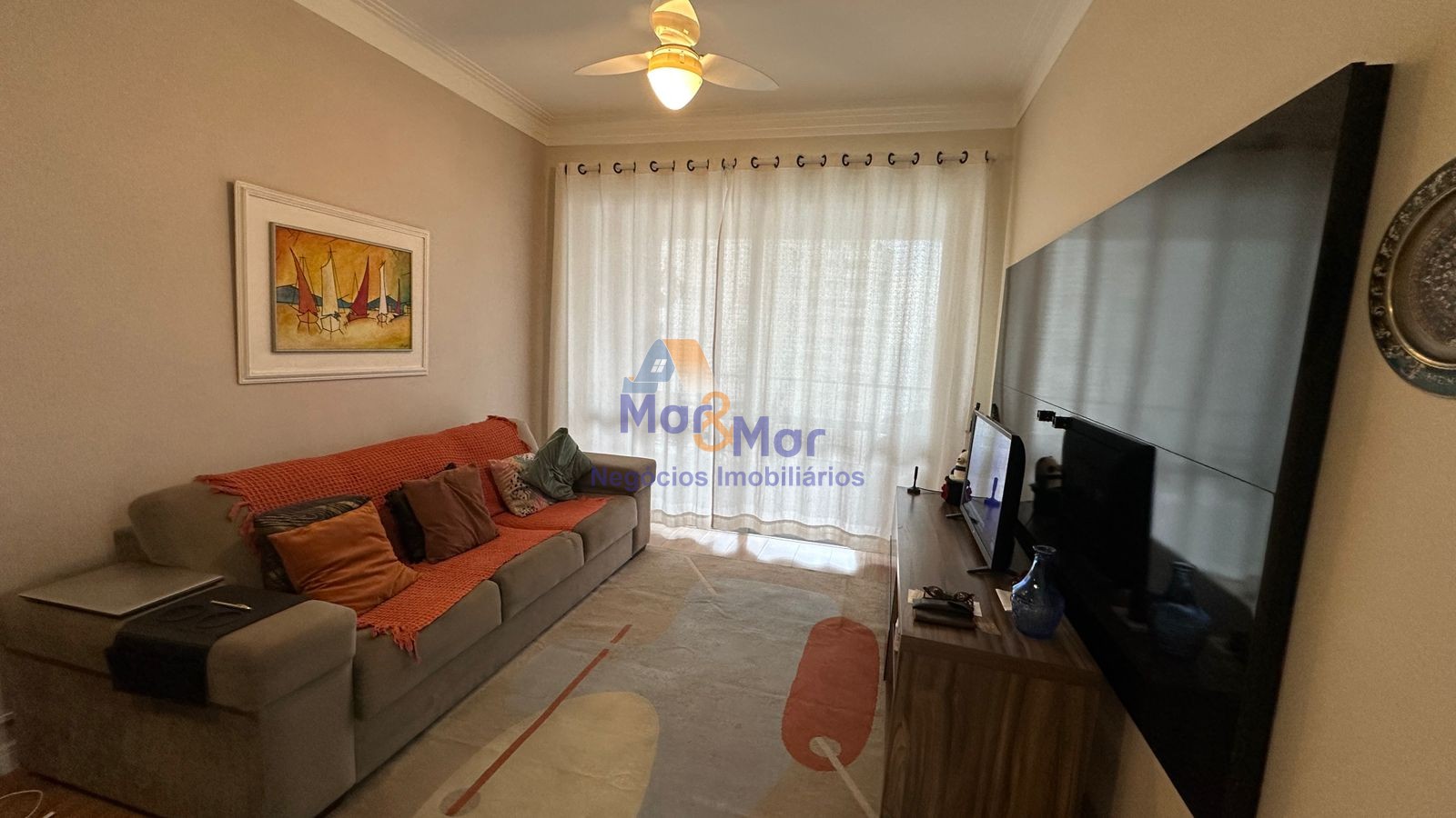 Apartamento na Praia das Pitangueiras, Guarujá - SP