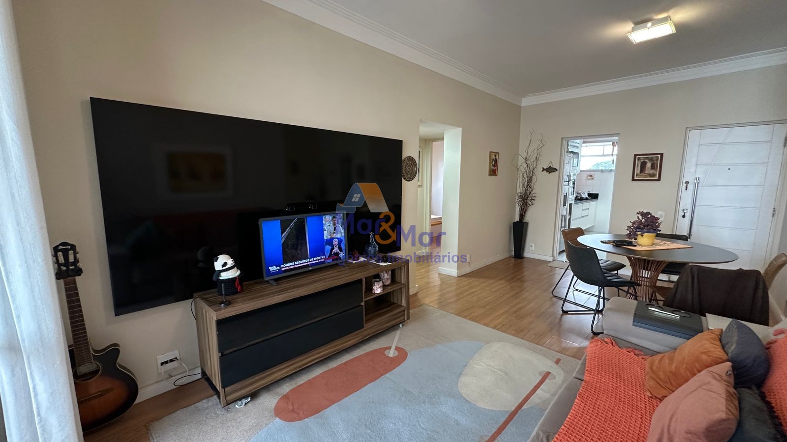 Apartamento na Praia das Pitangueiras, Guarujá - SP