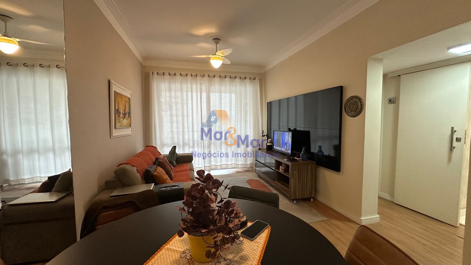 Apartamento na Praia das Pitangueiras, Guarujá - SP