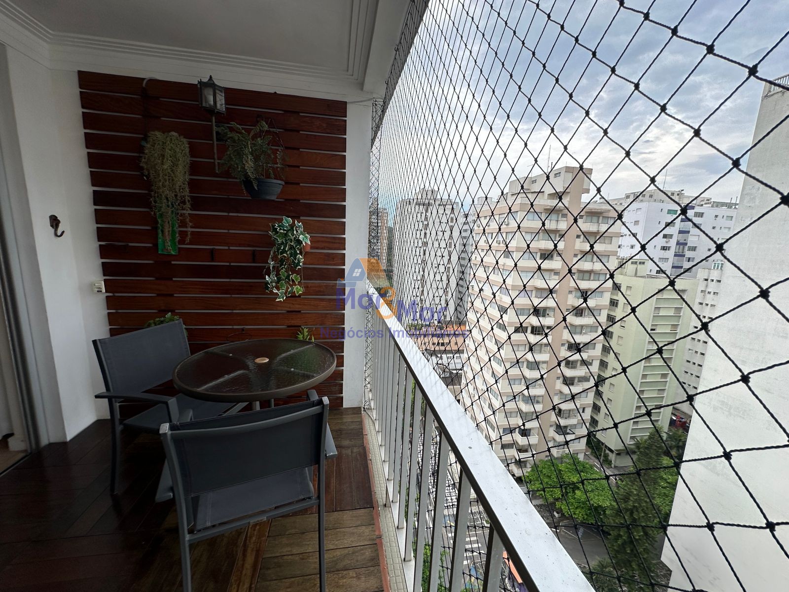 Apartamento na Praia das Pitangueiras, Guarujá - SP