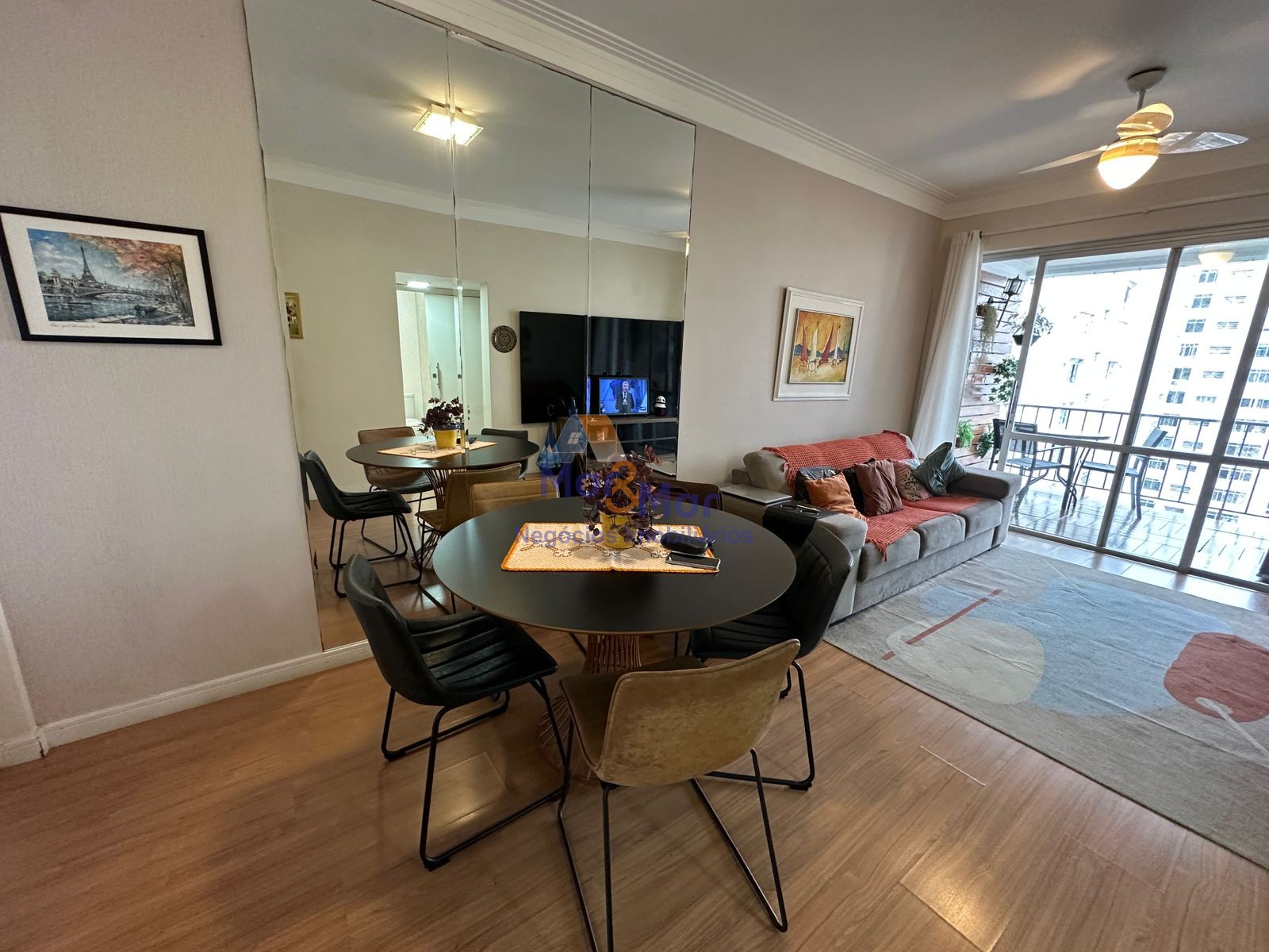 Apartamento na Praia das Pitangueiras, Guarujá - SP